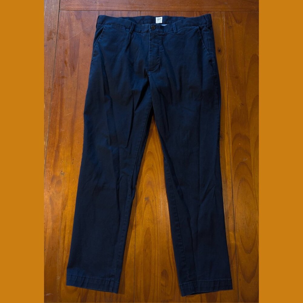 GAP Men’s Slim Fit Khaki Pants – Navy Blue, Size 36x30
